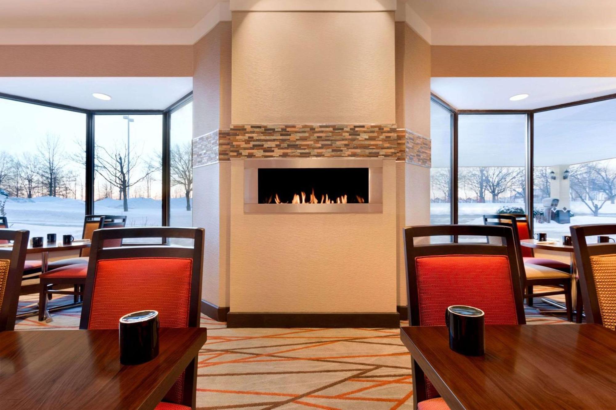 Radisson Akron-fairlawn Copley 3*